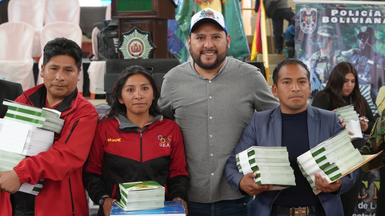𝗚𝗼𝗯𝗶𝗲𝗿𝗻𝗼 𝗿𝗲𝘂́𝗻𝗲 𝗮 𝗺𝗮́𝘀 𝗱𝗲 𝟯 𝗺𝗶𝗹 𝗲𝘀𝘁𝘂𝗱𝗶𝗮𝗻𝘁𝗲𝘀 𝗲𝗻 𝗷𝗼𝗿𝗻𝗮𝗱𝗮 𝗱𝗲 𝗽𝗿𝗲𝘃𝗲𝗻𝗰𝗶𝗼́𝗻 𝗱𝗲𝗹 𝗰𝗼𝗻𝘀𝘂𝗺𝗼 𝗱𝗲 𝗱𝗿𝗼𝗴𝗮𝘀 𝗲𝗻 𝗘𝗹 𝗔𝗹𝘁𝗼