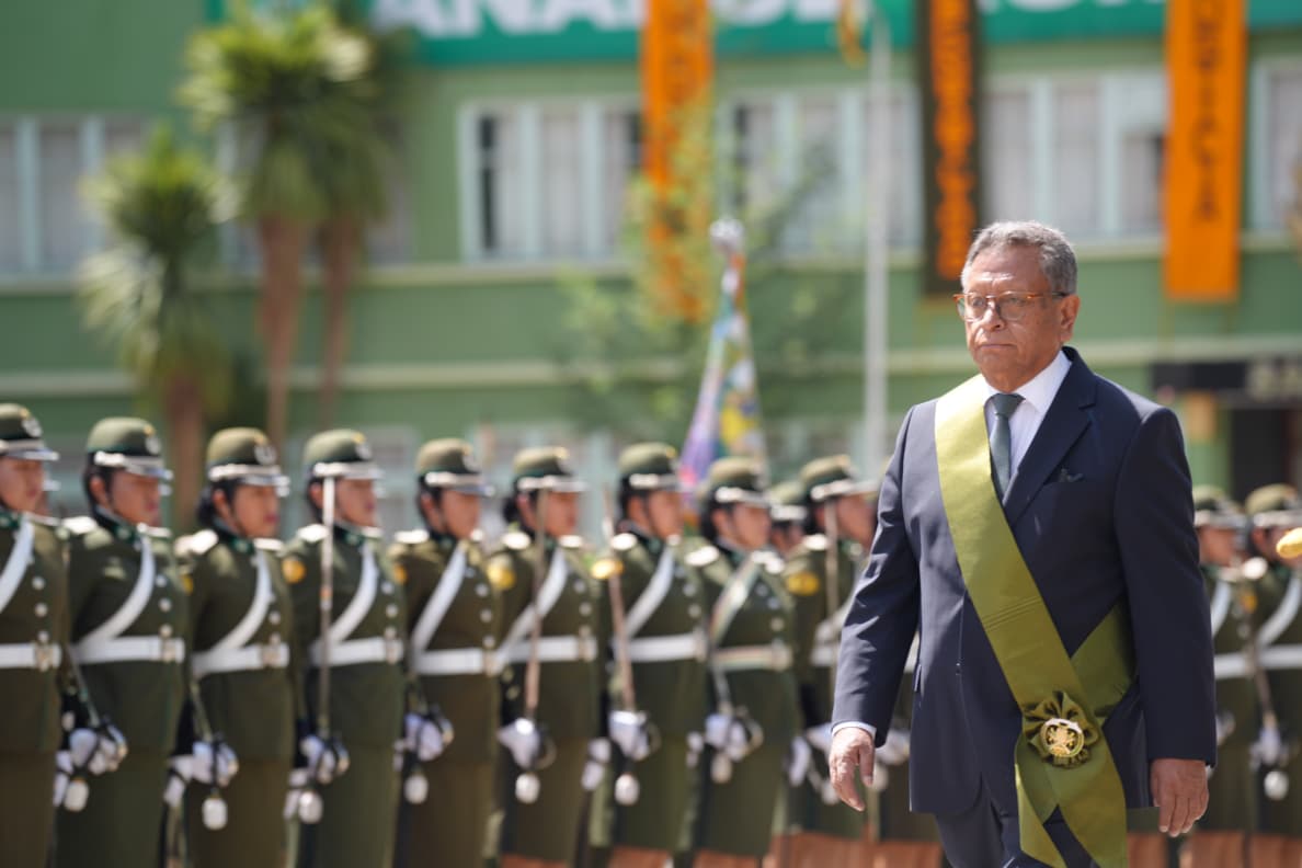 𝗣𝗼𝗹𝗶𝗰𝗶́𝗮 𝗕𝗼𝗹𝗶𝘃𝗶𝗮𝗻𝗮 𝗿𝗲𝗰𝗼𝗻𝗼𝗰𝗲 𝗮 𝗠𝗮𝗿𝗰𝗼 𝗔𝗻𝘁𝗼𝗻𝗶𝗼 𝗢𝘃𝗶𝗲𝗱𝗼 𝗰𝗼𝗺𝗼 𝗺𝗶𝗻𝗶𝘀𝘁𝗿𝗼 𝗱𝗲 𝗚𝗼𝗯𝗶𝗲𝗿𝗻𝗼 𝗲𝗻 𝗲𝗹 𝗺𝗮𝗿𝗰𝗼 𝗱𝗲 𝗹𝗮 𝗿𝗲𝗰𝗼𝗻𝘀𝘁𝗿𝘂𝗰𝗰𝗶𝗼́𝗻 𝗶𝗻𝘀𝘁𝗶𝘁𝘂𝗰𝗶𝗼𝗻𝗮𝗹 𝘆 𝗱𝗲𝗳𝗲𝗻𝘀𝗮 𝗱𝗲 𝗹𝗮 𝗺𝗲𝗿𝗶𝘁𝗼𝗰𝗿𝗮𝗰𝗶𝗮