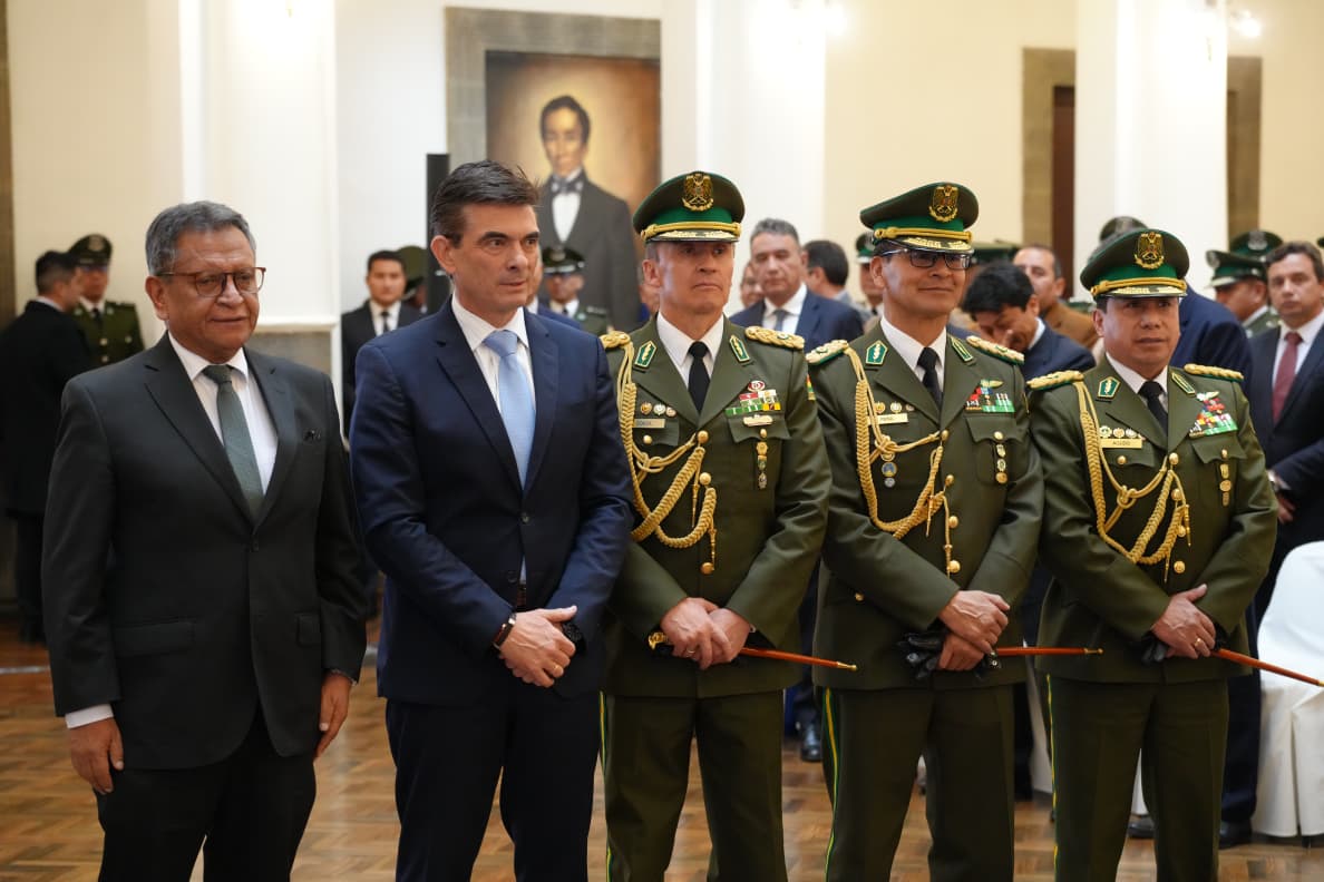 𝗚𝗼𝗯𝗶𝗲𝗿𝗻𝗼 𝗡𝗮𝗰𝗶𝗼𝗻𝗮𝗹 𝗽𝗼𝘀𝗲𝘀𝗶𝗼𝗻𝗮 𝗮𝗹 𝗻𝘂𝗲𝘃𝗼 𝗔𝗹𝘁𝗼 𝗠𝗮𝗻𝗱𝗼 𝗱𝗲 𝗹𝗮 𝗣𝗼𝗹𝗶𝗰𝗶́𝗮 𝗕𝗼𝗹𝗶𝘃𝗶𝗮𝗻𝗮 𝗽𝗿𝗶𝗼𝗿𝗶𝘇𝗮𝗻𝗱𝗼 𝗹𝗮 𝗹𝘂𝗰𝗵𝗮 𝗳𝗿𝗼𝗻𝘁𝗮𝗹 𝗰𝗼𝗻𝘁𝗿𝗮 𝗹𝗮 𝗰𝗼𝗿𝗿𝘂𝗽𝗰𝗶𝗼́𝗻