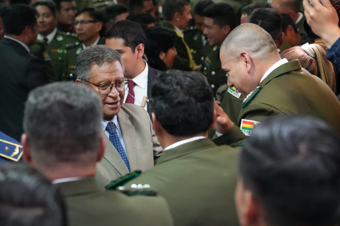 𝗠𝗶𝗻𝗶𝘀𝘁𝗿𝗼 𝗱𝗲 𝗚𝗼𝗯𝗶𝗲𝗿𝗻𝗼 𝗽𝗼𝘀𝗲𝘀𝗶𝗼𝗻𝗮 𝗮 𝗻𝘂𝗲𝘃𝗼𝘀 𝗗𝗶𝗿𝗲𝗰𝘁𝗼𝗿𝗲𝘀 𝘆 𝗖𝗼𝗺𝗮𝗻𝗱𝗮𝗻𝘁𝗲𝘀 𝗗𝗲𝗽𝗮𝗿𝘁𝗮𝗺𝗲𝗻𝘁𝗮𝗹𝗲𝘀 𝗱𝗲 𝗹𝗮 𝗣𝗼𝗹𝗶𝗰𝗶́𝗮 𝗕𝗼𝗹𝗶𝘃𝗶𝗮𝗻𝗮