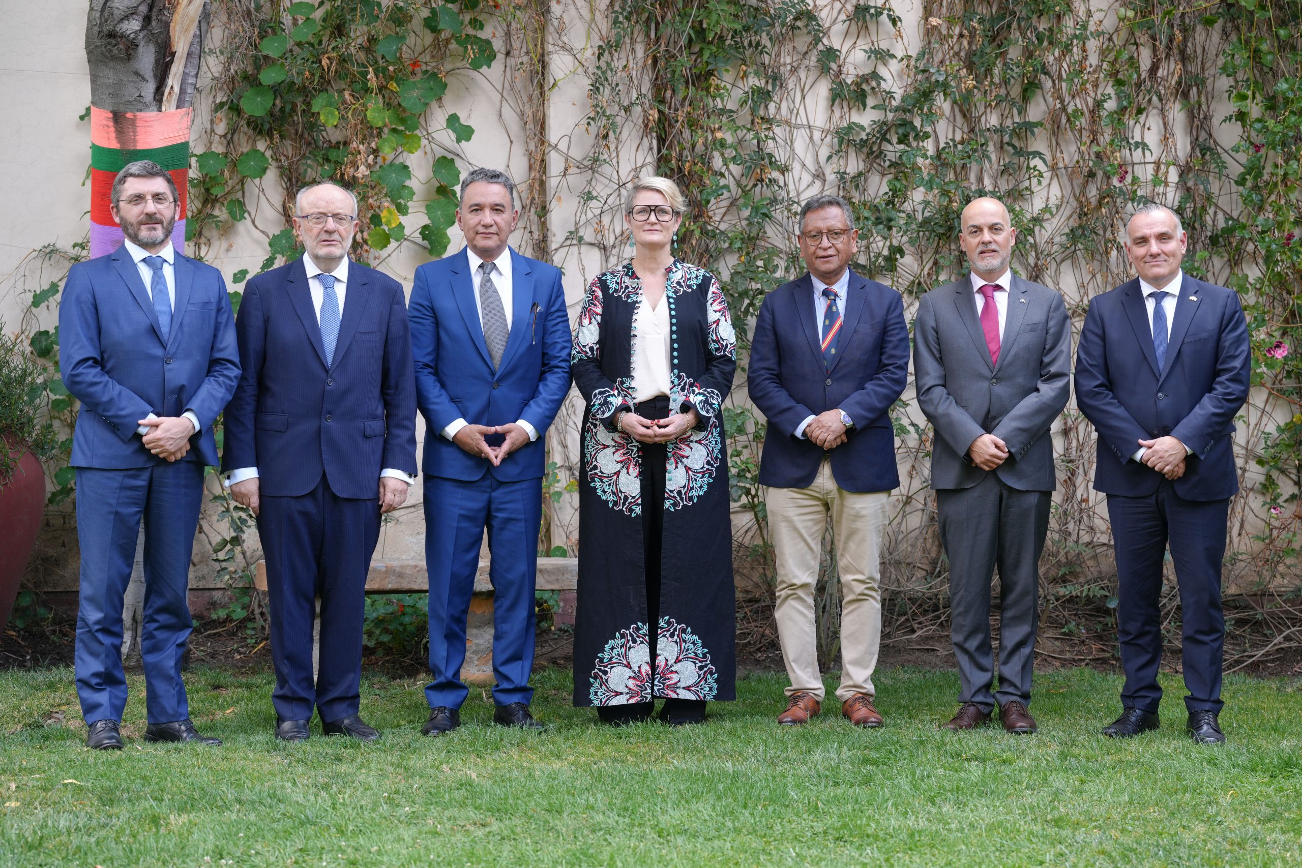 𝗠𝗶𝗻𝗶𝘀𝘁𝗿𝗼 𝗢𝘃𝗶𝗲𝗱𝗼 𝘀𝗼𝘀𝘁𝗶𝗲𝗻𝗲 𝗲𝗻𝗰𝘂𝗲𝗻𝘁𝗿𝗼 𝗰𝗼𝗻 𝗲𝗺𝗯𝗮𝗷𝗮𝗱𝗼𝗿𝗲𝘀 𝗱𝗲 𝗹𝗮 𝗨𝗘 𝗽𝗮𝗿𝗮 𝗶𝗺𝗽𝘂𝗹𝘀𝗮𝗿 𝗮𝗰𝗰𝗶𝗼𝗻𝗲𝘀 𝗰𝗼𝗻𝗷𝘂𝗻𝘁𝗮𝘀