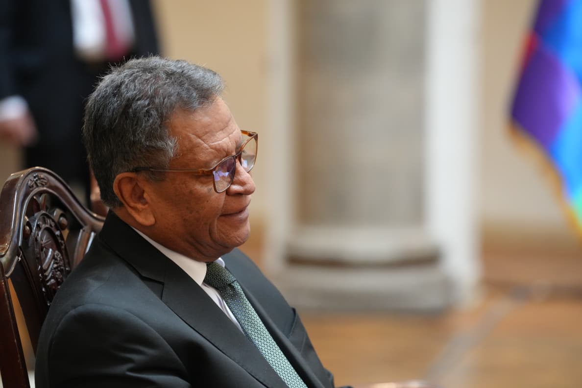 𝗠𝗶𝗻𝗶𝘀𝘁𝗿𝗼 𝗱𝗲 𝗚𝗼𝗯𝗶𝗲𝗿𝗻𝗼 𝗱𝗲𝘀𝘁𝗮𝗰𝗮 𝗲𝗹 𝗿𝗲𝘁𝗼𝗿𝗻𝗼 𝗱𝗲 𝗹𝗮 𝗺𝗲𝗿𝗶𝘁𝗼𝗰𝗿𝗮𝗰𝗶𝗮 𝗲𝗻 𝗹𝗮 𝗣𝗼𝗹𝗶𝗰𝗶𝗮 𝗕𝗼𝗹𝗶𝘃𝗶𝗮𝗻𝗮