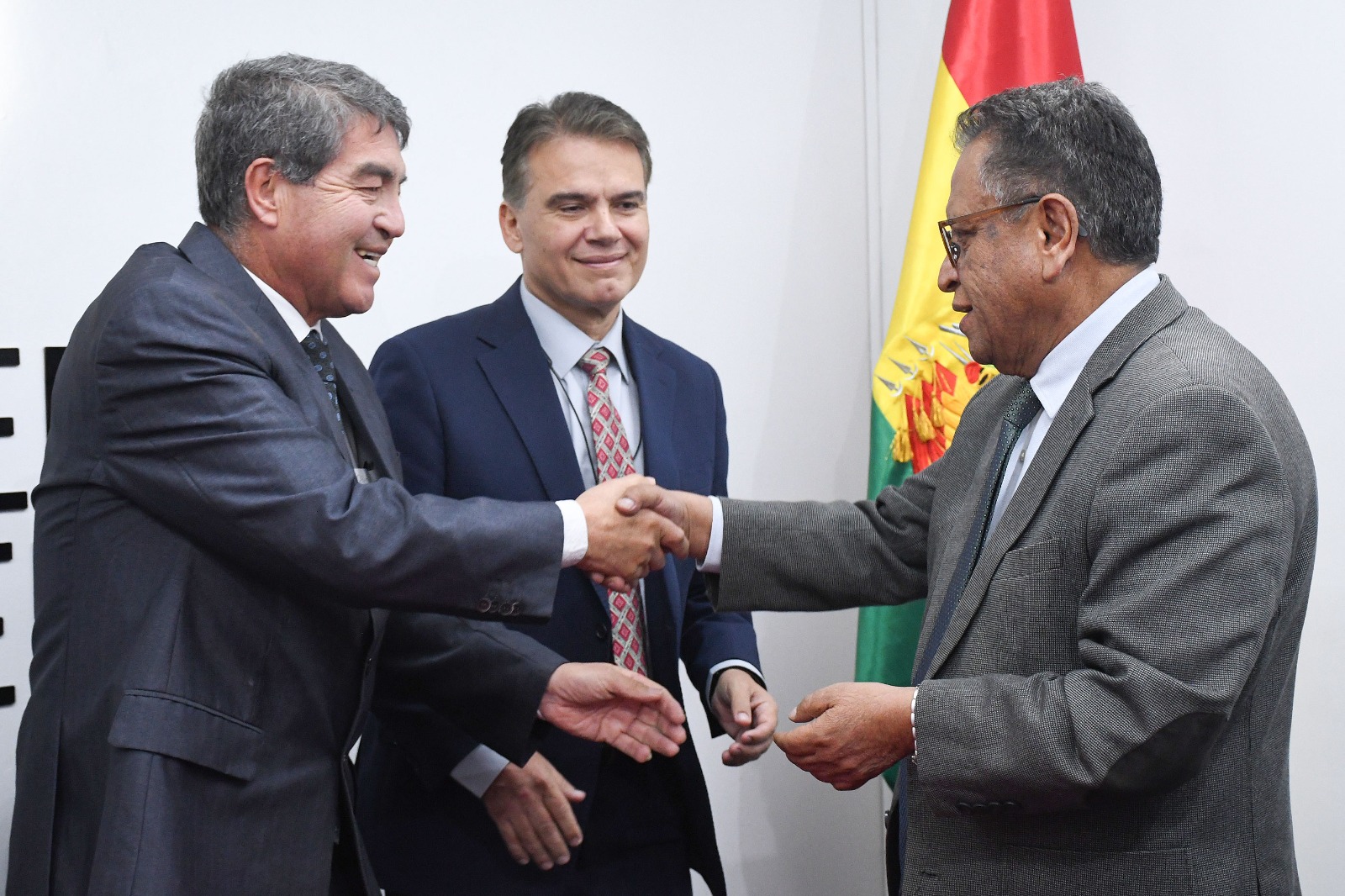 𝗠𝗶𝗻𝗶𝘀𝘁𝗲𝗿𝗶𝗼 𝗱𝗲 𝗚𝗼𝗯𝗶𝗲𝗿𝗻𝗼 𝗽𝗼𝘀𝗲𝘀𝗶𝗼𝗻𝗮 𝗮 𝗛𝗲𝗿𝗻𝗮́𝗻 𝗣𝗮𝗿𝗲𝗱𝗲𝘀 𝗰𝗼𝗺𝗼 𝗻𝘂𝗲𝘃𝗼 𝘃𝗶𝗰𝗲𝗺𝗶𝗻𝗶𝘀𝘁𝗿𝗼 𝗱𝗲 𝗥𝗲́𝗴𝗶𝗺𝗲𝗻 𝗜𝗻𝘁𝗲𝗿𝗶𝗼𝗿 𝘆 𝗣𝗼𝗹𝗶𝗰𝗶́𝗮