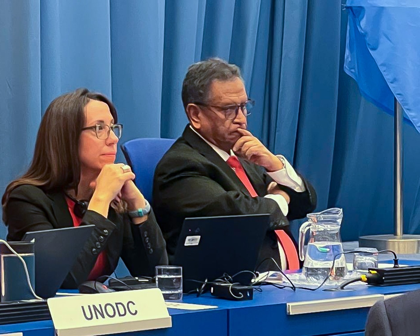 𝗠𝗶𝗻𝗶𝘀𝘁𝗿𝗼 𝗢𝘃𝗶𝗲𝗱𝗼 𝗲𝘅𝗽𝗼𝗻𝗲 𝗲𝗻 𝗹𝗮 𝗖𝗼𝗺𝗶𝘀𝗶𝗼́𝗻 𝗱𝗲 𝗘𝘀𝘁𝘂𝗽𝗲𝗳𝗮𝗰𝗶𝗲𝗻𝘁𝗲𝘀 𝗱𝗲 𝗹𝗮 𝗢𝗡𝗨 𝗹𝗮 𝗽𝗼𝗹𝗶́𝘁𝗶𝗰𝗮 𝗮𝗻𝘁𝗶𝗱𝗿𝗼𝗴𝗮𝘀 𝗱𝗲 𝗕𝗼𝗹𝗶𝘃𝗶𝗮 𝗯𝗮𝘀𝗮𝗱𝗮 𝗲𝗻 𝗰𝗶𝗻𝗰𝗼 𝗽𝗶𝗹𝗮𝗿𝗲𝘀 𝗲𝘀𝘁𝗿𝗮𝘁𝗲́𝗴𝗶𝗰𝗼𝘀