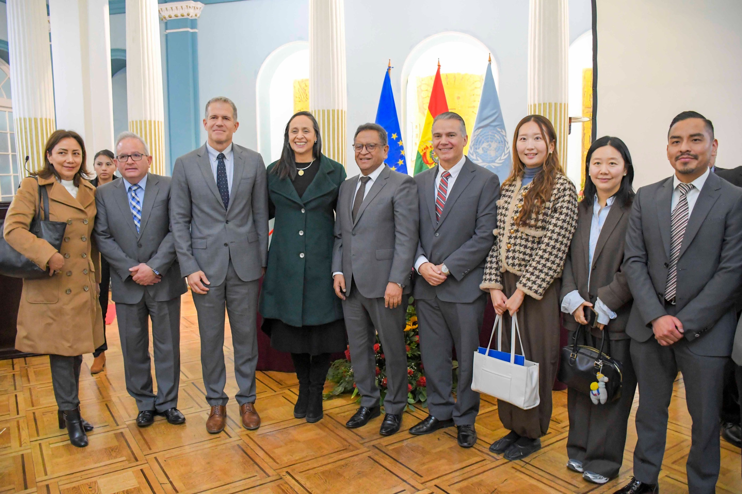 𝗠𝗶𝗻𝗶𝘀𝘁𝗿𝗼 𝗢𝘃𝗶𝗲𝗱𝗼 𝗽𝗿𝗲𝘀𝗲𝗻𝘁𝗮 𝗹𝗮 𝗣𝗼𝗹𝗶́𝘁𝗶𝗰𝗮 𝗔𝗻𝘁𝗶𝗱𝗿𝗼𝗴𝗮 𝟮𝟬𝟮𝟲–𝟮𝟬𝟯𝟬 𝘆 𝗿𝗲𝗮𝗳𝗶𝗿𝗺𝗮 𝗲𝗹 𝗰𝗼𝗺𝗽𝗿𝗼𝗺𝗶𝘀𝗼 𝗱𝗲 𝗕𝗼𝗹𝗶𝘃𝗶𝗮 𝗲𝗻 𝗹𝗮 𝗹𝘂𝗰𝗵𝗮 𝗰𝗼𝗻𝘁𝗿𝗮 𝗲𝗹 𝗻𝗮𝗿𝗰𝗼𝘁𝗿𝗮́𝗳𝗶𝗰𝗼