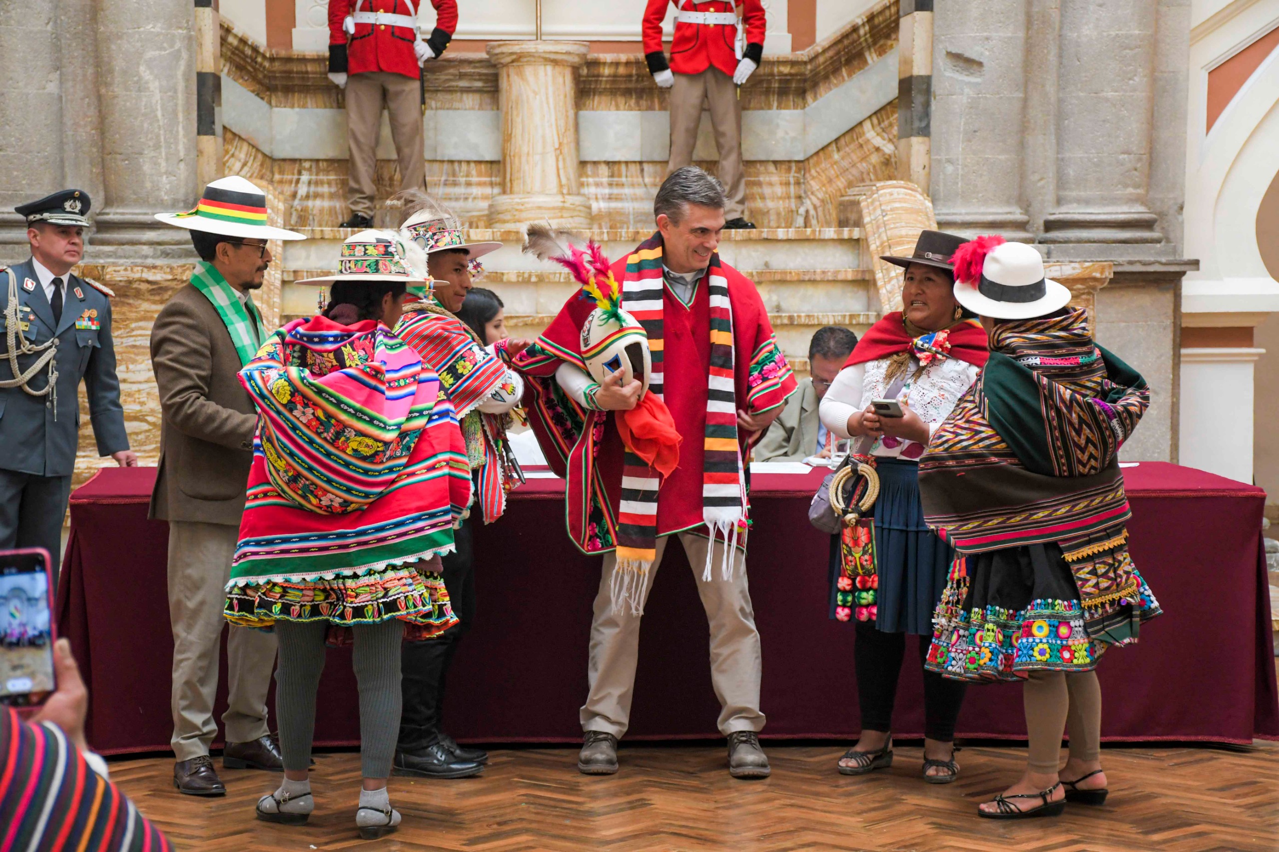 El presidente del Estado, Rodrigo Paz en la Primera Sesión Ordinaria gestión 2026 del Consejo de Desarrollo de los Ayllus en paz.