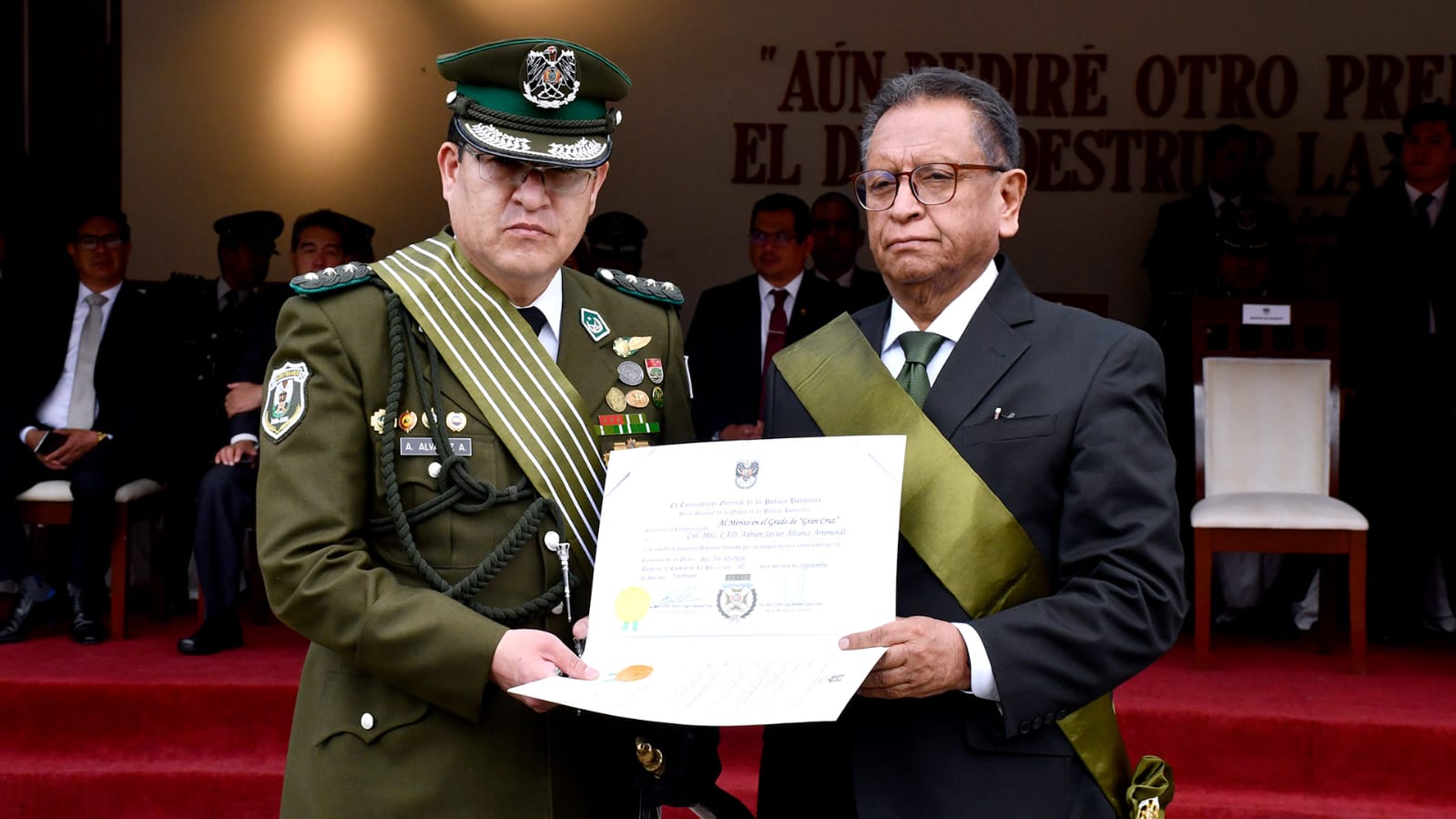 𝗠𝗶𝗻𝗶𝘀𝘁𝗿𝗼 𝗱𝗲 𝗚𝗼𝗯𝗶𝗲𝗿𝗻𝗼 𝗹𝗹𝗮𝗺𝗮 𝗮 𝗳𝗼𝗿𝘁𝗮𝗹𝗲𝗰𝗲𝗿 𝗹𝗮 𝗵𝗼𝗻𝗲𝘀𝘁𝗶𝗱𝗮𝗱 𝘆 𝘁𝗿𝗮𝗻𝘀𝗽𝗮𝗿𝗲𝗻𝗰𝗶𝗮 𝗲𝗻 𝗹𝗮 𝗣𝗼𝗹𝗶𝗰𝗶́𝗮 𝗕𝗼𝗹𝗶𝘃𝗶𝗮𝗻𝗮