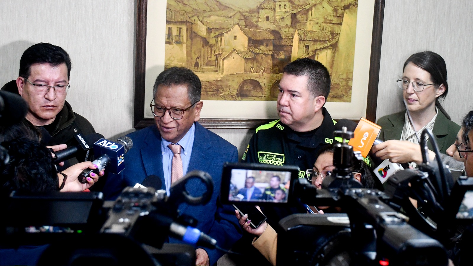 𝗕𝗼𝗹𝗶𝘃𝗶𝗮 𝗳𝗼𝗿𝘁𝗮𝗹𝗲𝗰𝗲 𝗹𝗮 𝘀𝗲𝗴𝘂𝗿𝗶𝗱𝗮𝗱 𝗱𝗲𝗹 𝗘𝘀𝘁𝗮𝗱𝗼 𝗰𝗼𝗻 𝗽𝗿𝗼𝗴𝗿𝗮𝗺𝗮 𝗶𝗻𝘁𝗲𝗿𝗻𝗮𝗰𝗶𝗼𝗻𝗮𝗹 𝗱𝗲 𝗽𝗿𝗼𝘁𝗲𝗰𝗰𝗶𝗼́𝗻 𝗮 𝗮𝗹𝘁𝗼𝘀 𝗱𝗶𝗴𝗻𝗮𝘁𝗮𝗿𝗶𝗼𝘀 𝗷𝘂𝗻𝘁𝗼 𝗮 𝗖𝗼𝗹𝗼𝗺𝗯𝗶𝗮 𝘆 𝗘𝗘.𝗨𝗨.