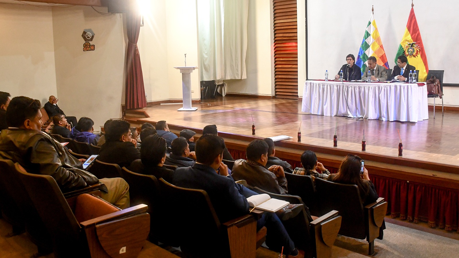 𝗚𝗼𝗯𝗶𝗲𝗿𝗻𝗼 𝗮𝘃𝗮𝗻𝘇𝗮 𝗲𝗻 𝗱𝗶𝗮́𝗹𝗼𝗴𝗼, 𝗿𝗲𝗰𝗼𝗻𝘃𝗲𝗿𝘀𝗶𝗼́𝗻 𝘃𝗲𝗵𝗶𝗰𝘂𝗹𝗮𝗿 𝘆 𝗳𝗿𝗲𝗻𝗮 𝗰𝗼𝗿𝗿𝘂𝗽𝗰𝗶𝗼́𝗻 𝗺𝗶𝗹𝗹𝗼𝗻𝗮𝗿𝗶𝗮 𝘁𝗿𝗮𝘀 𝗳𝗶𝗻 𝗱𝗲 𝘀𝘂𝗯𝘃𝗲𝗻𝗰𝗶𝗼́𝗻 𝗮𝗹 𝗱𝗶𝗲́𝘀𝗲𝗹