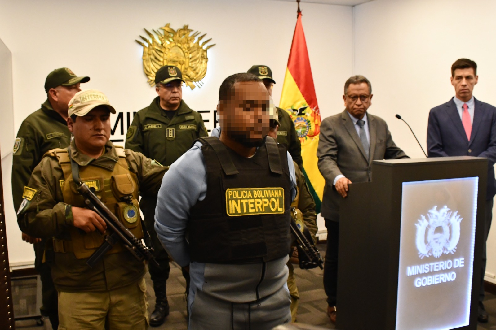 𝗚𝗼𝗯𝗶𝗲𝗿𝗻𝗼 𝗲𝘅𝗽𝘂𝗹𝘀𝗮 𝗮 𝗰𝗮𝗯𝗲𝗰𝗶𝗹𝗹𝗮 𝗱𝗲 𝗟𝗼𝘀 𝗘𝘀𝗽𝗮𝗿𝘁𝗮𝗻𝗼𝘀 𝘆 𝗱𝗲𝗻𝘂𝗻𝗰𝗶𝗮 𝗹𝗶𝗯𝗲𝗿𝗮𝗰𝗶𝗼́𝗻 𝗷𝘂𝗱𝗶𝗰𝗶𝗮𝗹 𝗱𝗲 𝗰𝗶𝗻𝗰𝗼 𝗶𝗻𝘁𝗲𝗴𝗿𝗮𝗻𝘁𝗲𝘀